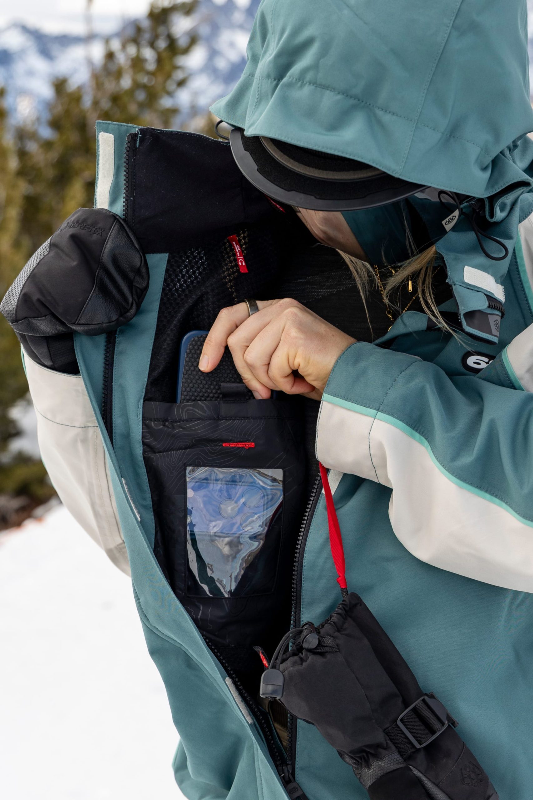 686 Women's Hologram™ Shell Jacket - Image 18