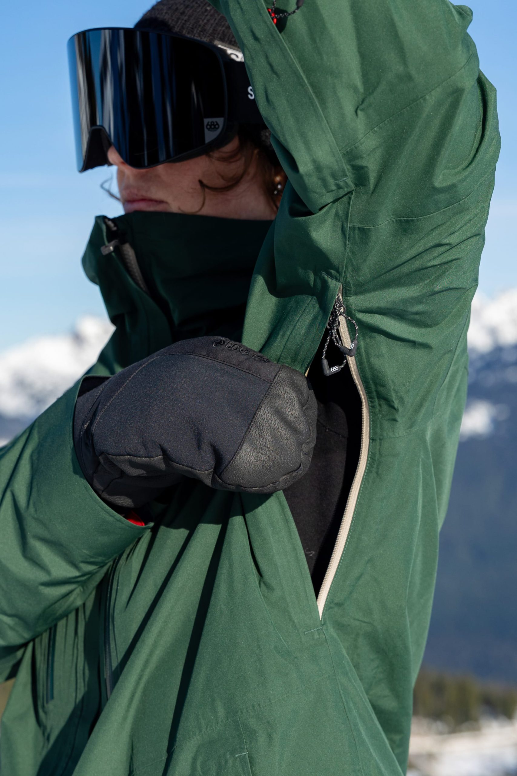 686 Women's GORE-TEX® Skyline Thermagraph® Jacket - Image 13