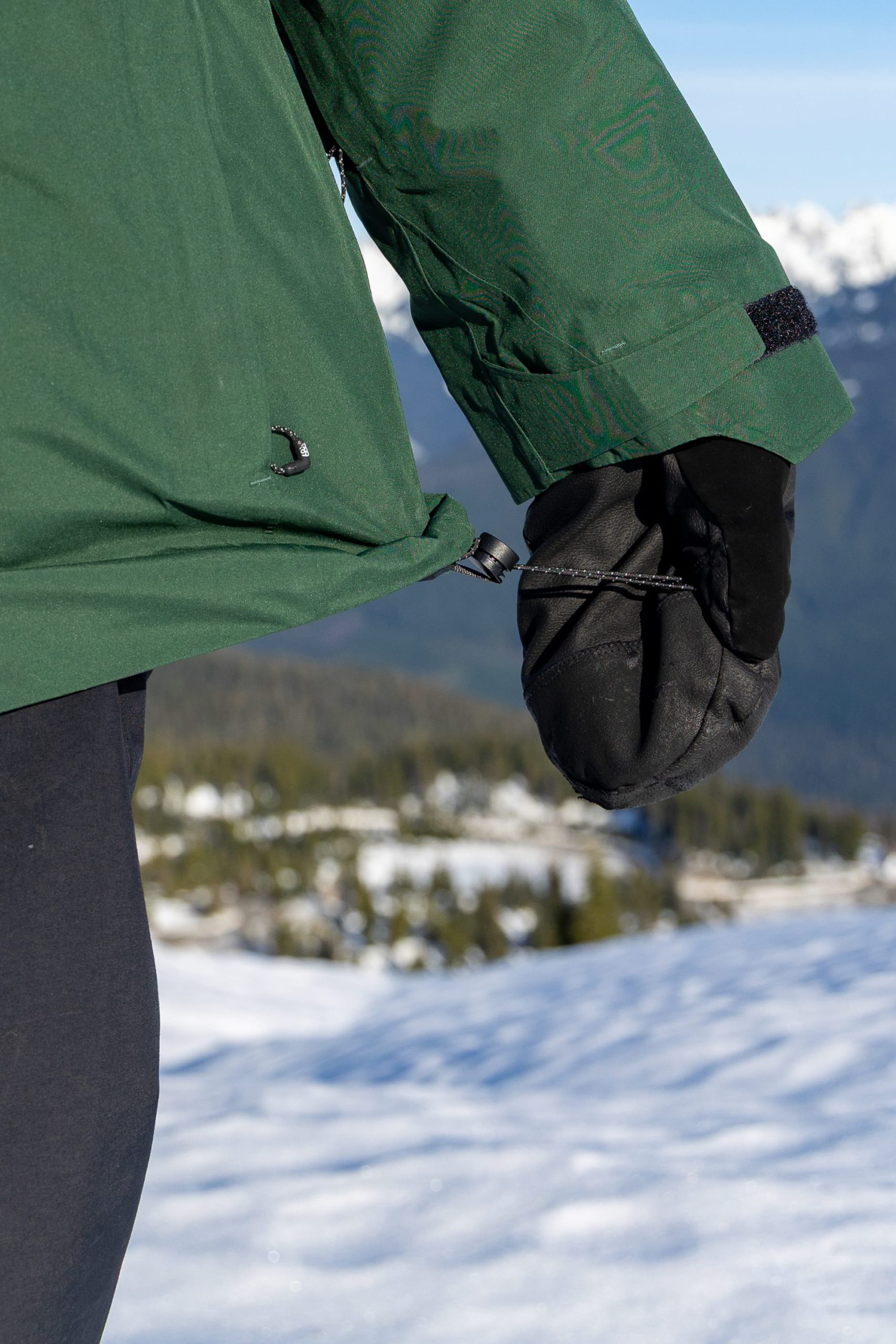 686 Women's GORE-TEX® Skyline Thermagraph® Jacket - Image 14