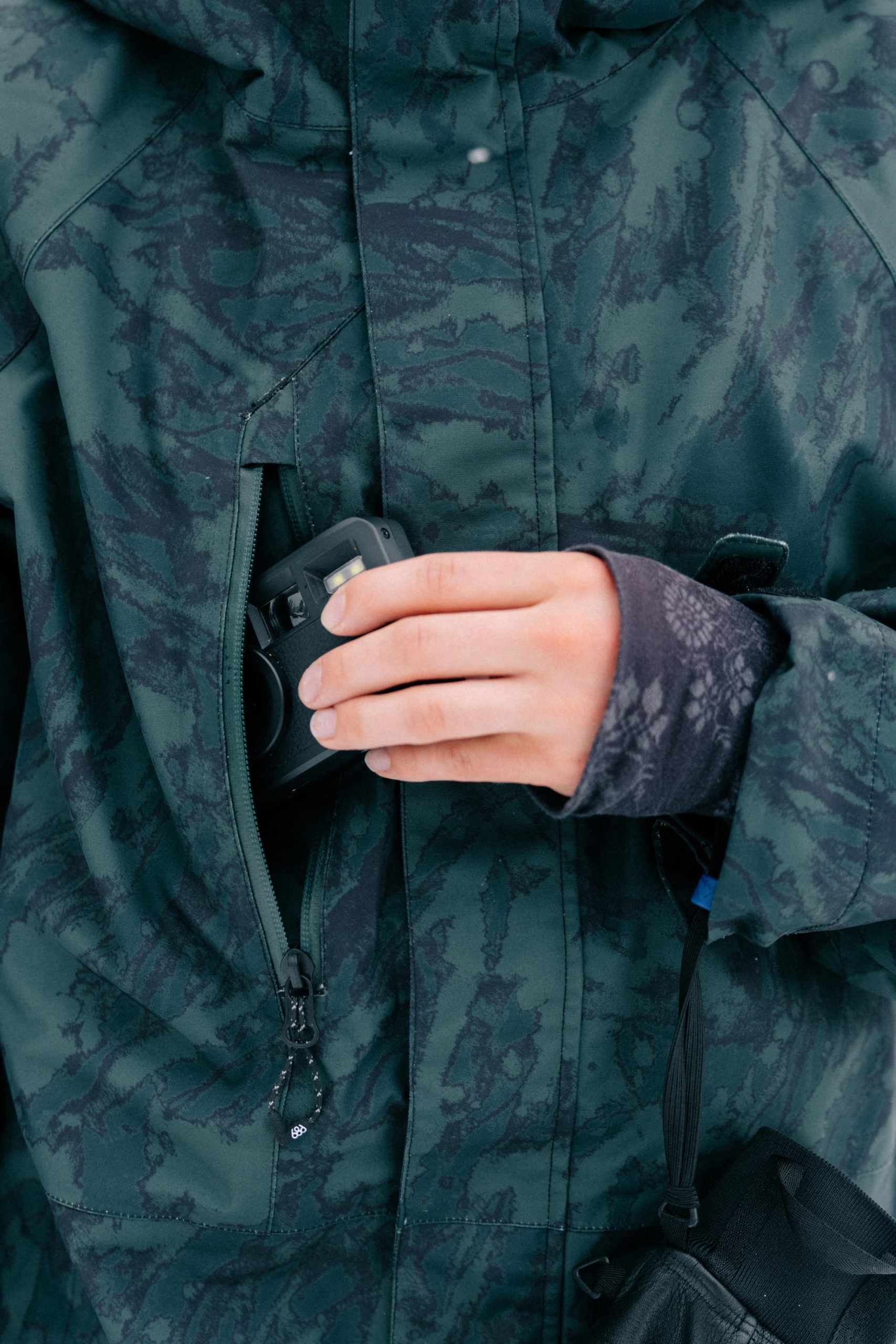 686 Women's GORE-TEX® Willow™ Insulated Jacket - Image 16