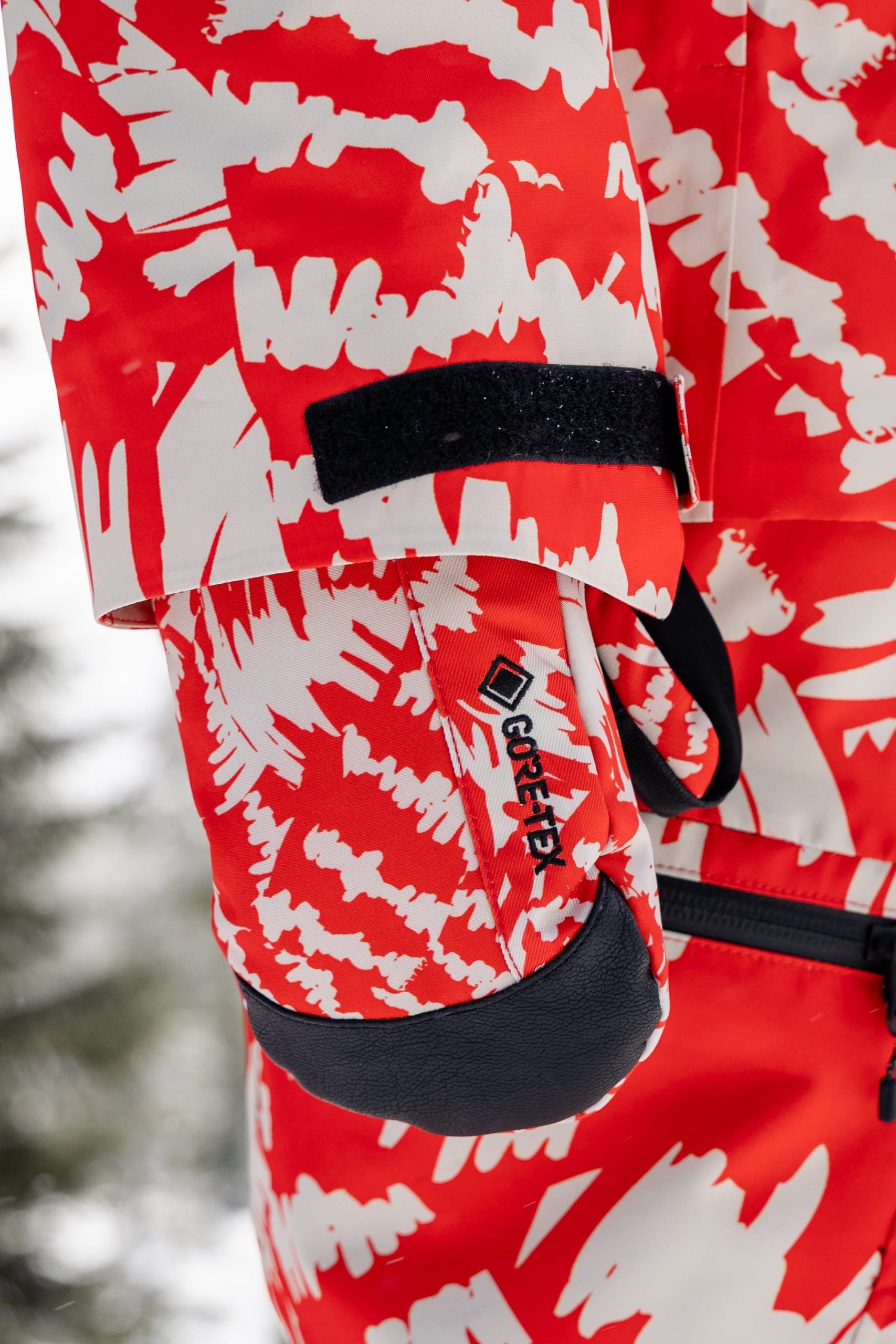 686 Women's GORE-TEX® Linear™ Mitt - Image 4
